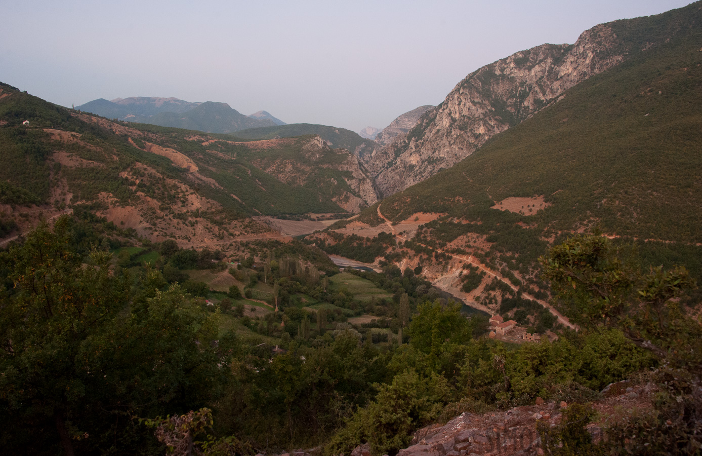 Albanien -  [28 mm, 1/50 Sek. bei f / 8.0, ISO 2500]